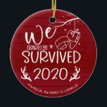 Ornamento De Cerâmica Sobrevivemos a 2020, Cute Funny Covid Vermelho Nat<br><div class="desc">Sobrevivemos a 2020,  Engraçado Engraçado,  Engraçado Covid Natal,  ornamento de cerâmica</div>