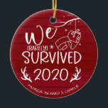 Ornamento De Cerâmica Sobrevivemos a 2020, Cute Funny Covid Vermelho Nat<br><div class="desc">Sobrevivemos a 2020,  Engraçado Engraçado,  Engraçado Covid Natal,  ornamento de cerâmica</div>