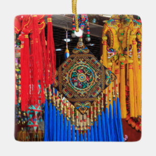 Ornamento De Cerâmica Souvenirs coloridos em uma loja, China