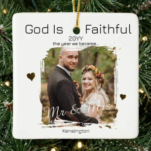 Ornamento De Cerâmica Sr e Sra Primeiro Ano de Natal Deus Fiel Foto