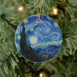 Ornamento De Cerâmica Starry Night | Vincent Van Gogh<br><div class="desc">Starry Night (1889),  pelo artista holandês Vincent Van Gogh. A obra de arte original é um óleo na canvas que representa um céu noturno vigoroso e impressionista postado em tons modesta de azul e amarelo. Use as ferramentas de design para adicionar texto personalizado ou personalizar a imagem.</div>