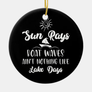 Ornamento De Cerâmica Sun Rays Boat Waves não se assemelha aos dias do 