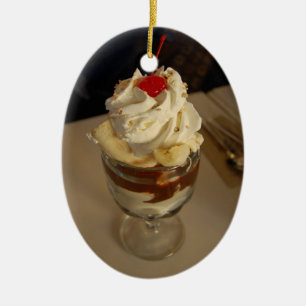 Ornamento De Cerâmica Sundae quente do sorvete do Fudge