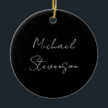 Ornamento De Cerâmica Tendência Black White Manuscrito Minimalista<br><div class="desc">Você já viu um design tão fino,  bem pensado,  estético e notável? A escolha das letras,  seu tamanho de fonte e a escuridão da cor foram pensadas por muito tempo e desenhadas com grandes esforços. O resultado foi um design tão único que impressionou todos os que o veem.</div>