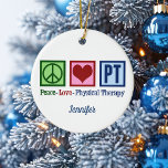 Ornamento De Cerâmica Terapia Física Paz Amor PT Natal Personalizado<br><div class="desc">Este presente de Enfeites de natal fisioterapeuta apresenta um bonito sinal de paz,  coração e as letras PT. Uma bela e personalizada terapia física presente. Paz Amor Terapia Física.</div>