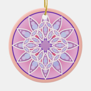 Ornamento De Cerâmica Teste padrão da mandala na lavanda, na orquídea 