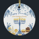 Ornamento De Cerâmica Texto personalizado Chanucá Harmonia<br><div class="desc">Este encantador ornamento cerâmico de Chanucá, chamado "Chanucá Harmony Keepsasawn", é uma adição encantadora a qualquer decoração de férias. A frente apresenta uma elegante menorah com velas brilhantes, rodeadas por intrincadas padrões azuis e douradas de folhas e moedas, evocando o espírito festivo de Chanucá. O roteiro gracioso "Happy Hanukkah" no...</div>
