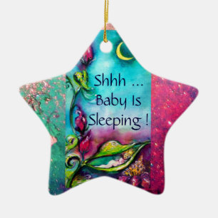 ORNAMENTO DE CERÂMICA THUMBELINA PINK RUBY STAR MONOGRAM HANGER