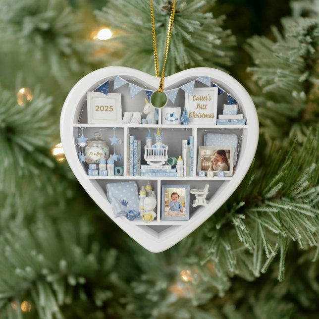 Ornamento De Cerâmica Tiny Shelves Personalized Baby Boy First Christmas (Árvore)