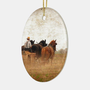 Ornamento De Cerâmica Trabalho no Campo Alimentado por Cavalos