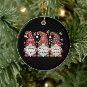 Ornamento De Cerâmica Três Gnomos Xadrez Búfalo Vermelho Natal