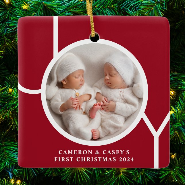 Ornamento De Cerâmica Twin's First Christmas Custom Photo Red (Criador carregado)
