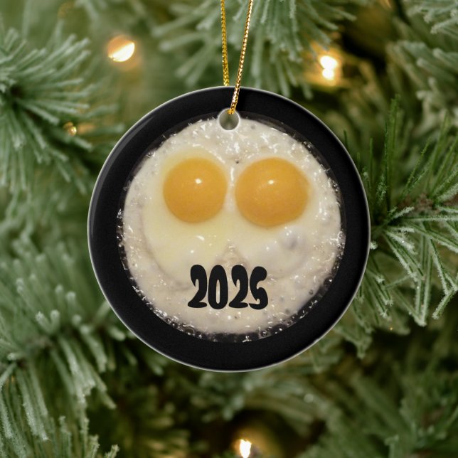Ornamento De Cerâmica Two Eggs in Cast Iron Frying Pan Ornament (Árvore)