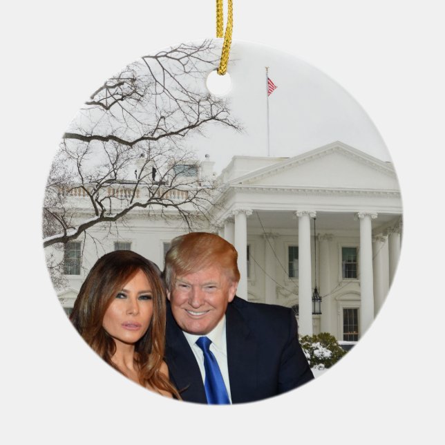 Ornamento De Cerâmica Um Natal Trump: Donald e Melania (Frente)