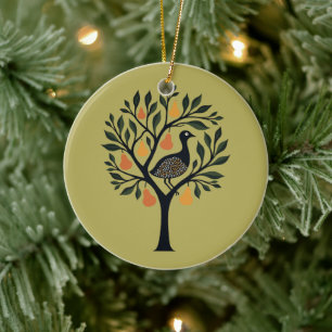 Ornamento De Cerâmica Um Partucho Em Um Estêncil De Corte De Árvore Da P