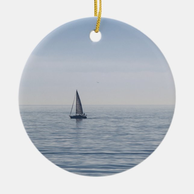 Ornamento De Cerâmica Um veleiro em um mar calmo (Frente)