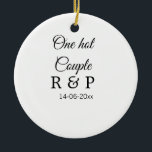 Ornamento De Cerâmica Uma data de texto inicial de letra de nome de casa<br><div class="desc">Para amantes como nós</div>