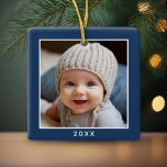 Ornamento De Cerâmica Uma foto quadrada mais ano - limite mínimo de mari<br><div class="desc">Adicione uma foto a esta decoração de feriado - perfeita para as crianças. Uma foto simples e moderna para fazer um ornamento memorável para sua árvore. Uma fonte moderna mínima para o ano com um lugar para carregar uma foto quadrada.</div>