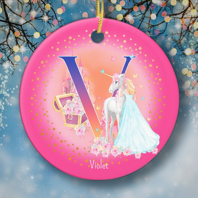 Ornamento De Cerâmica Unicórnio e Princesa - Letra V Monograma - Natal (This pretty pink monogrammed Christmas ornament is perfect for your little princess!)