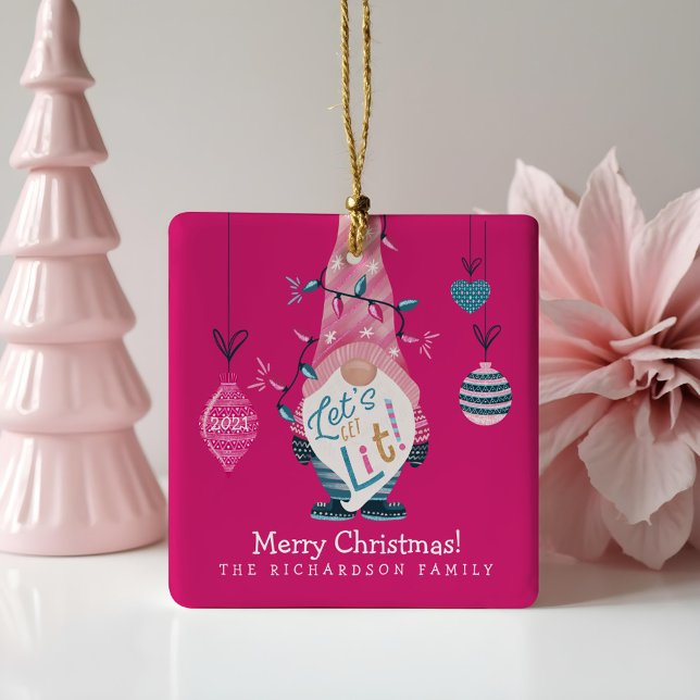 Ornamento De Cerâmica Vamos Fica Muito Divertido Luzes De Natal Gnomo (Let's Get Lit Fun Bright Gnome Christmas Lights Ceramic Ornament)