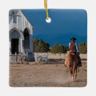 Ornamento De Cerâmica Vaqueiro Ocidental Dirigindo Cavalo À Igreja