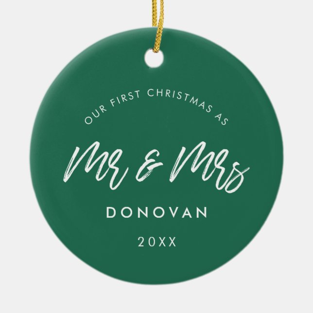 Ornamento De Cerâmica Verde Moderno Nosso Primeiro Natal como Sr. e Sra. (Frente)
