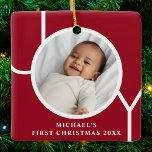 Ornamento De Cerâmica Vermelho da primeira foto de Natal do Baby Boy per<br><div class="desc">O Primeiro Ornamento Fotográfico de Natal deste na moda Baby Boy é decorado com a palavra JOY em um fundo vermelho de marrom. Facilmente personalizável com sua foto, nome e ano.</div>