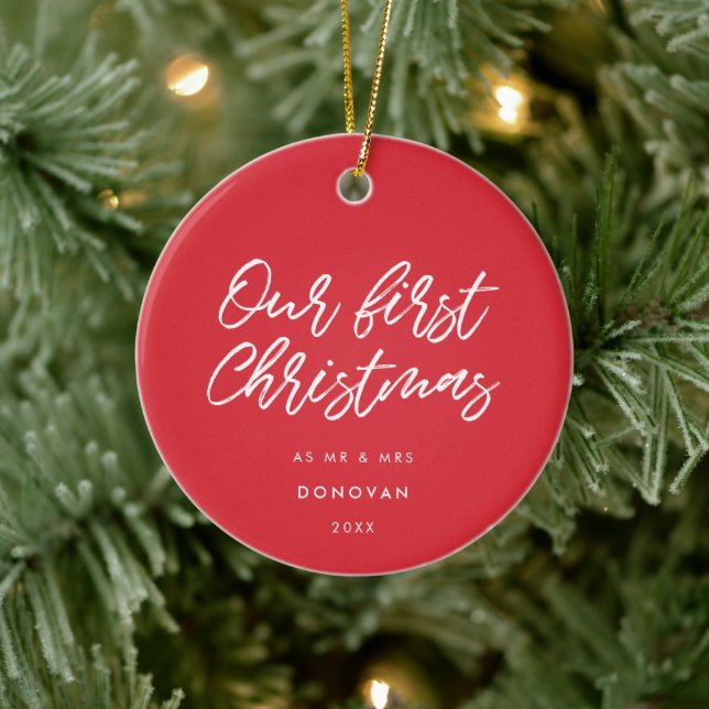 Ornamento De Cerâmica Vermelho Moderno Nosso Primeiro Natal Casado (Árvore)