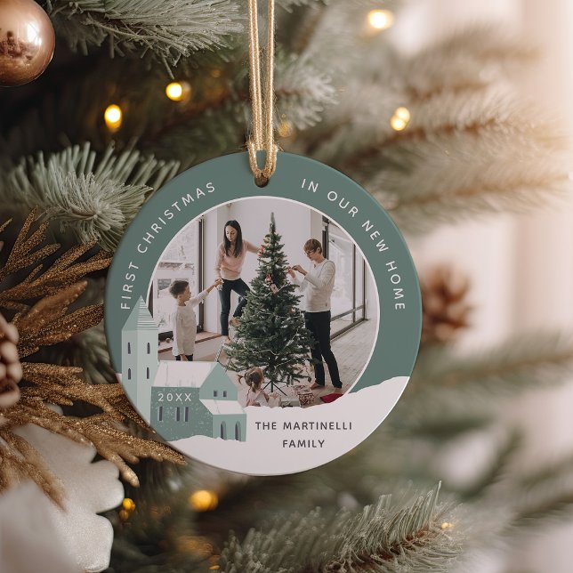 Ornamento De Cerâmica Vila Snowy | Primeiro Natal em Nossa Nova Casa (Criador carregado)