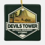 Ornamento De Cerâmica Vintage de Viagem de Arte de Monumento Nacional em<br><div class="desc">Devils Tower National Monument vetor design. É uma bunda composta de rocha ígnea no distrito do Bear Lodge Ranger das Colinas Negras.</div>