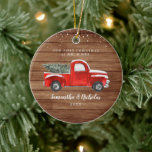 Ornamento De Cerâmica Vintage Red Fazenda Truck | Primeiro Natal Sr. & S<br><div class="desc">Apresentando um carrinho vermelho pintado à mão e suas informações na frente com sua própria foto personalizada no verso. Remova a foto para que a design frontal e traseira correspondam, se desejar. Um enfeite de casamento faz o presente perfeito para marcar o primeiro Natal como um novo gasto juntos. O...</div>