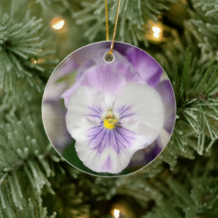 Ornamento De Cerâmica Violas roxas e brancas de Shirley Taylor