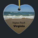 Ornamento De Cerâmica Virginia Beach, Virginia<br><div class="desc">Cena de praia com ondas caindo na areia e palavras: "Virginia Beach,  Virginia",  lembrança Excelente das suas férias na Virginia Beach!</div>