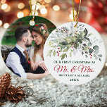 Ornamento De Cerâmica Watercolor Greenery Berries FOTO DE Natal DE VOLTA<br><div class="desc">Casal verde moderno Elegante para aquarelas Nosso Primeiro Natal como Sr. e Sra. Ornament inclui belos verde botânico para aquarelas,  folhas de eucalipto,  bagas sagradas e outras lindas folhagens. Roteiro Vermelho e Verde. Foto de volta.</div>