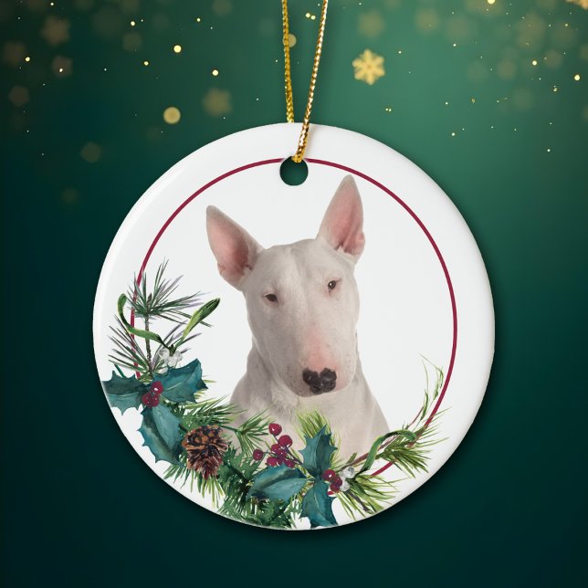 Ornamento De Cerâmica White Bull Terrier Cão Evergreen Berry Wreath (Criador carregado)