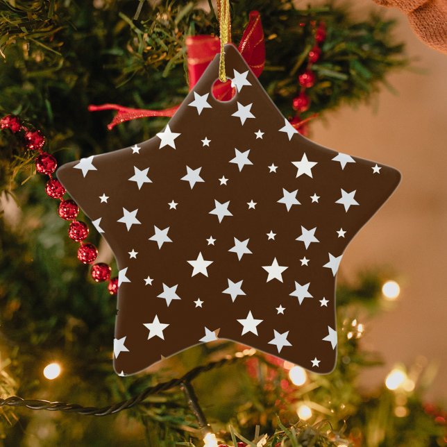 Ornamento De Cerâmica White Stars sobre Férias de Natal Marrom (Criador carregado)