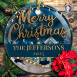 Ornamento De Cerâmica Willage Merry Christmas Family Name<br><div class="desc">Celebre o feriado com o Ornament cerâmico do nome da família de Natal Merry Village, uma encantadora adição à sua decoração festiva. Este ornamento maravilhosamente trabalhado apresenta uma cena pitoresca da vila de inverno, perfeita para capturar o espírito do Natal. Personalize-o com o nome da sua família para criar uma...</div>
