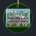 Ornamento De Cerâmica Winter Park Colorado Divertimento Retro Snowy Moun<br><div class="desc">Winter Park Colorado neo viagens vintage em diversão,  estilo retrorreflector com montanhas com capas de neve,  floresta e árvores abaixo,  céus azuis e texto legal de roteiro retrorreflector.</div>