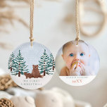 Ornamento De Cerâmica Winter Woodland Minha Primeira Foto De Natal<br><div class="desc">Esta simples primeira decoração de Natal apresenta uma ilustração linda da floresta de ursos bebês de inverno,  com um lugar atrás para você adicionar o nome do seu bebê,  o ano,  e uma foto. A manutenção perfeita para qualquer novo pai este inverno!</div>