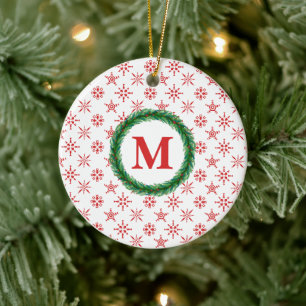 Ornamento De Cerâmica Wreath Monograma Seu Nome Flocos de Neve Vermelhos