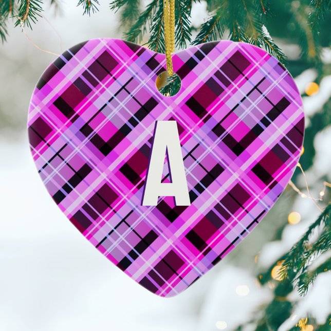 Ornamento De Cerâmica Xadrez Rosa bonito Monograma (A Christmas tree decoration with a pink plaid design, personalized with an initial as a monogram)
