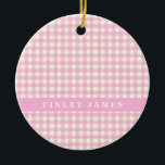 Ornamento De Cerâmica Xadrez Vintage Pink e White Gingham Personalizada<br><div class="desc">Este adorno redondo doce apresenta um padrão de gingham cor-de-rosa suave e creme com uma banda de nome pastel correspondente no centro. Personalizado com o nome do seu filho, é um encantador guardião para o primeiro feriado do bebê ou um presente pensativo para novos pais. O clássico design de verificação...</div>