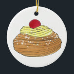 Ornamento De Cerâmica ZEPPOLE Itália Fried Dough Pastery Foley Foodie<br><div class="desc">Apresenta uma ilustração original de uma massa de massa frita de uma massa de zeppola (também conhecida como blenzi, frittelle, ou crispelli), tocada com açúcar em conserva e em pó. Uma Rua tradicional. Sobremesa de festival de rua do dia de Joseph, e um restaurante italiano clássico ou uma pequena padaria...</div>