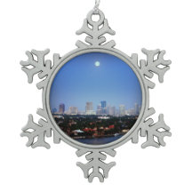 Lua cheia sobre o ornamento da árvore de Fort