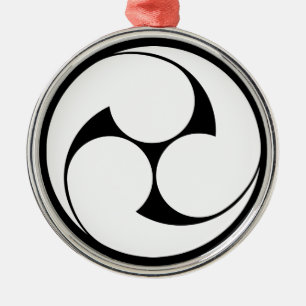 ORNAMENTO DE METAL 左 三 巴 (地 抜 き)