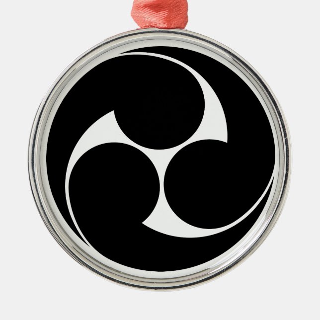 ORNAMENTO DE METAL 左 三 巴 (地 抜 き) (Frente)