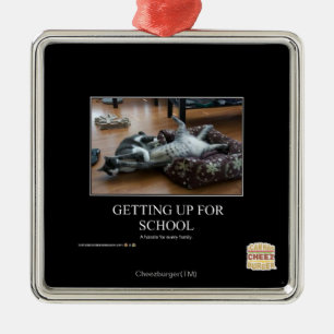 Ornamento De Metal A Arranjar-Se Para A Escola