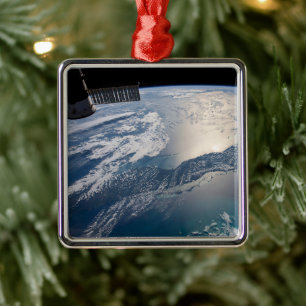 Ornamento De Metal A Estação Espacial Internacional Acima Do Atlântic