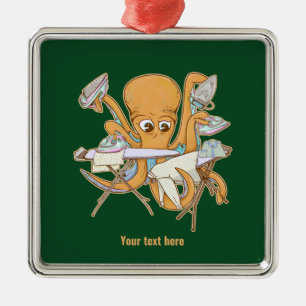 Ornamento De Metal A passar o polvo, sobrecarregada por tarefas.