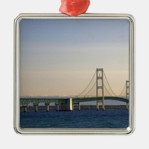 Ornamento De Metal A Ponte Mackinac que atravessa o Estreito de 3